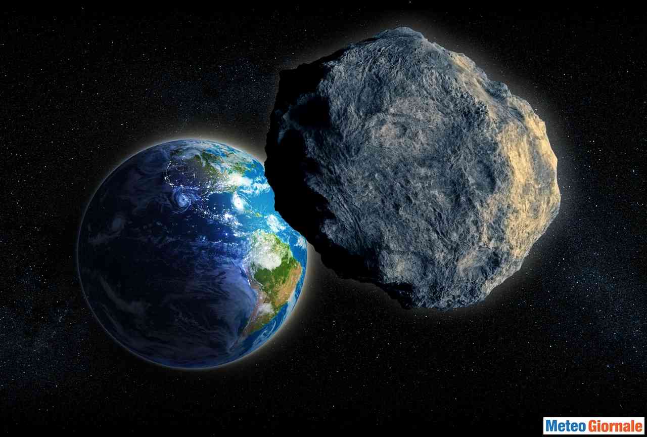 Asteroide come l’Everest sfiorerà la Terra a fine aprile: i rischi impatto