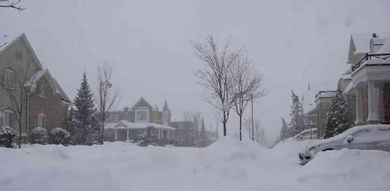 Toronto sotto la BUFERA, NEVICATA incredibile: video meteo
