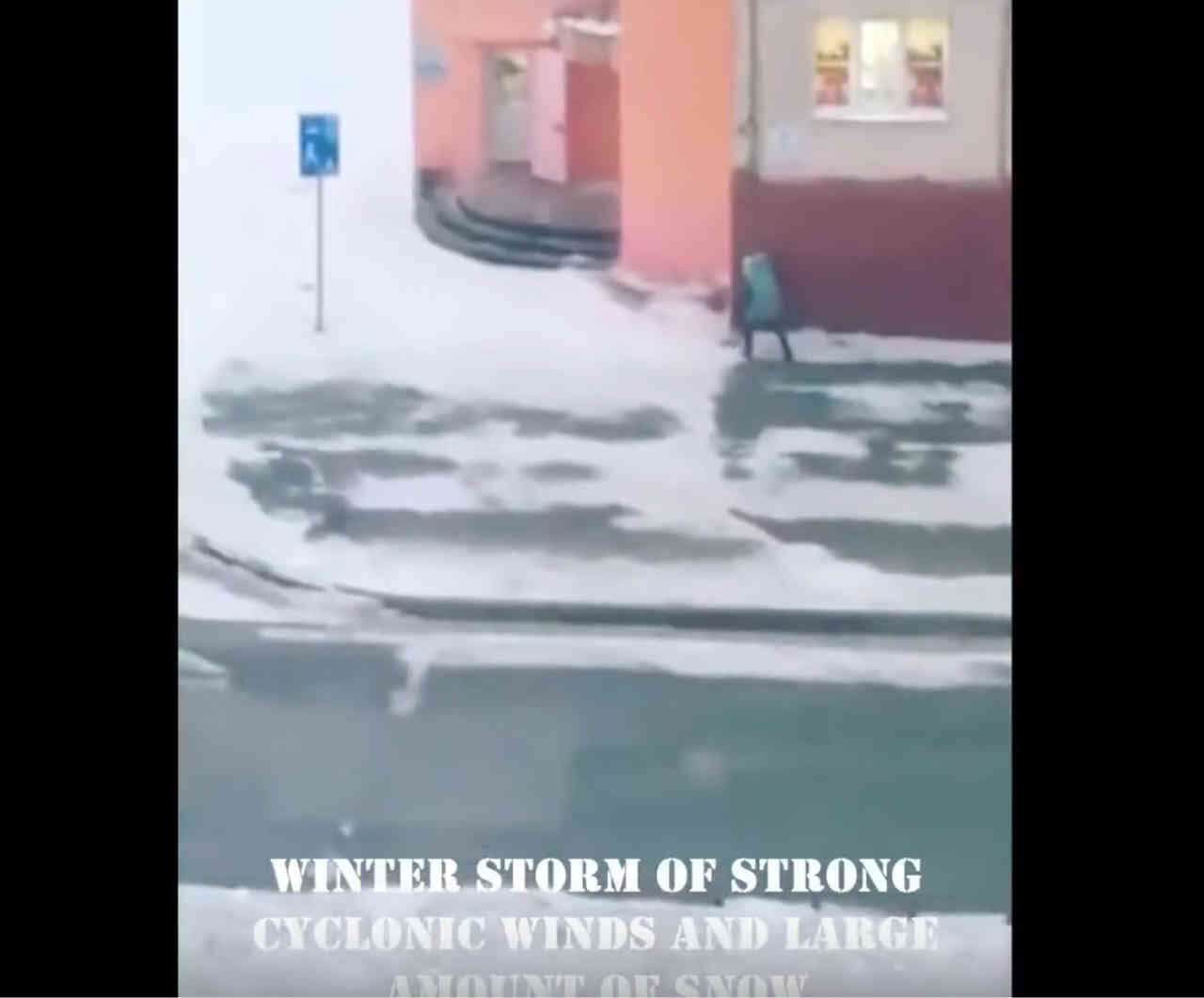 Spaventosa tempesta di NEVE in Russia: video meteo