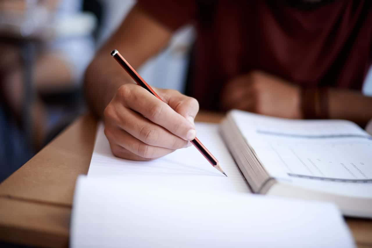 Scuola: tutti promossi e maturità online, niente esame di terza media