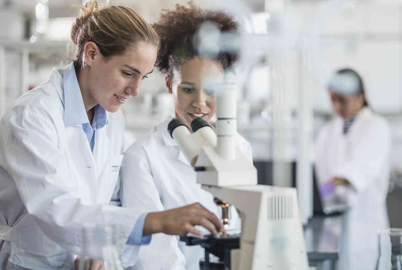 Milano, la scienza è donna: STEMintheCity verrà svolto online