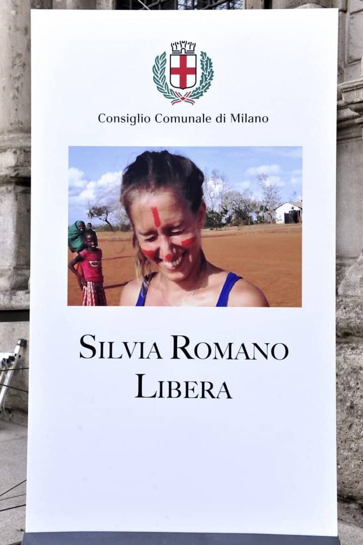 Silvia Romano è a casa, pioggia di commenti politici