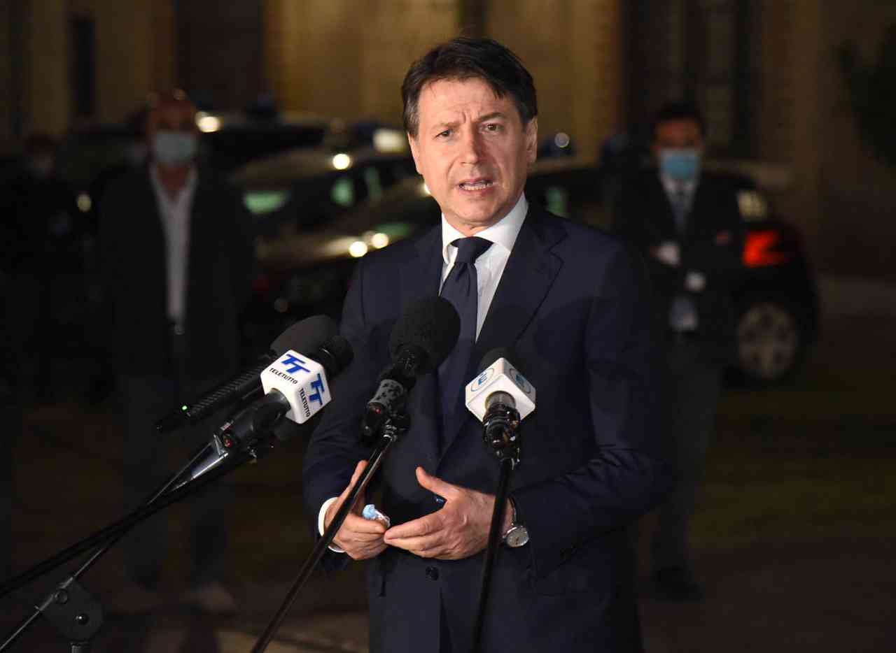 Coronavirus, Conte: “Serve collaborazione per evitare dolorosi passi indietro”