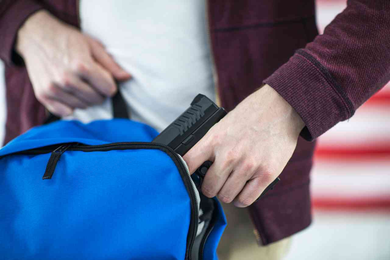 Una pistola alla maturità: il 18enne di Casalpusterlengo calmato dalla professoressa
