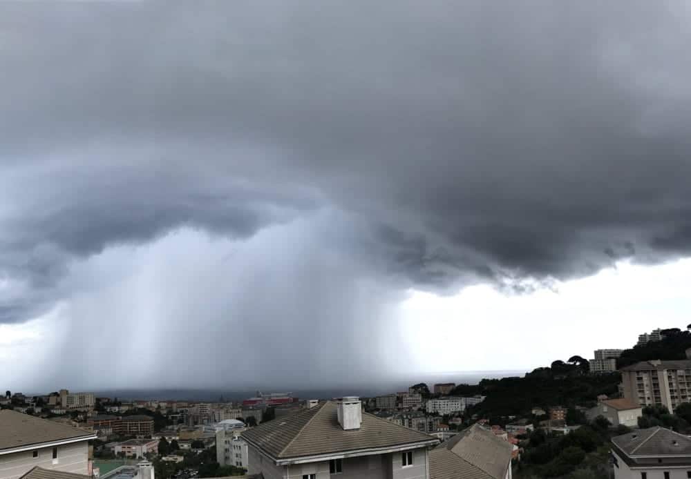 Corsica, Alluvione ad Ajaccio, tempeste fuori stagione. Grandine