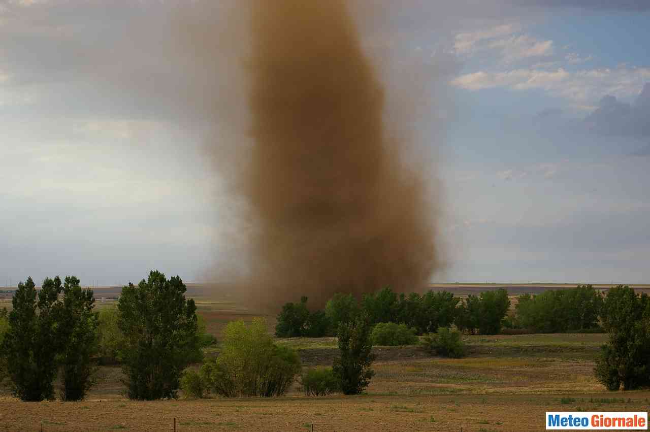 TORNADO in Sicilia, poteva essere una strage. Il VIDEO fa impressione