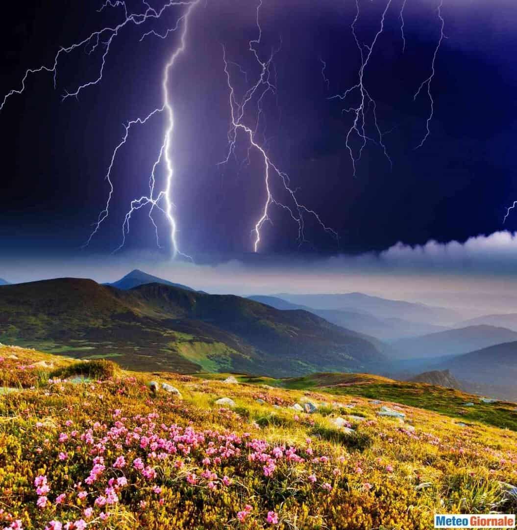 Le previsioni meteo per domani, 15 luglio. Irrompono TEMPORALI, ecco dove