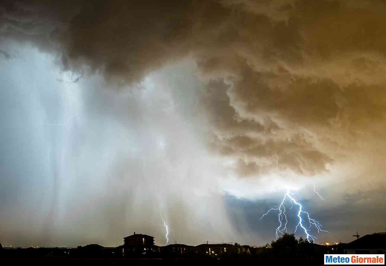 Meteo Nord Italia preoccupazione per i TEMPORALI con nubifragi e grandine. La previsione