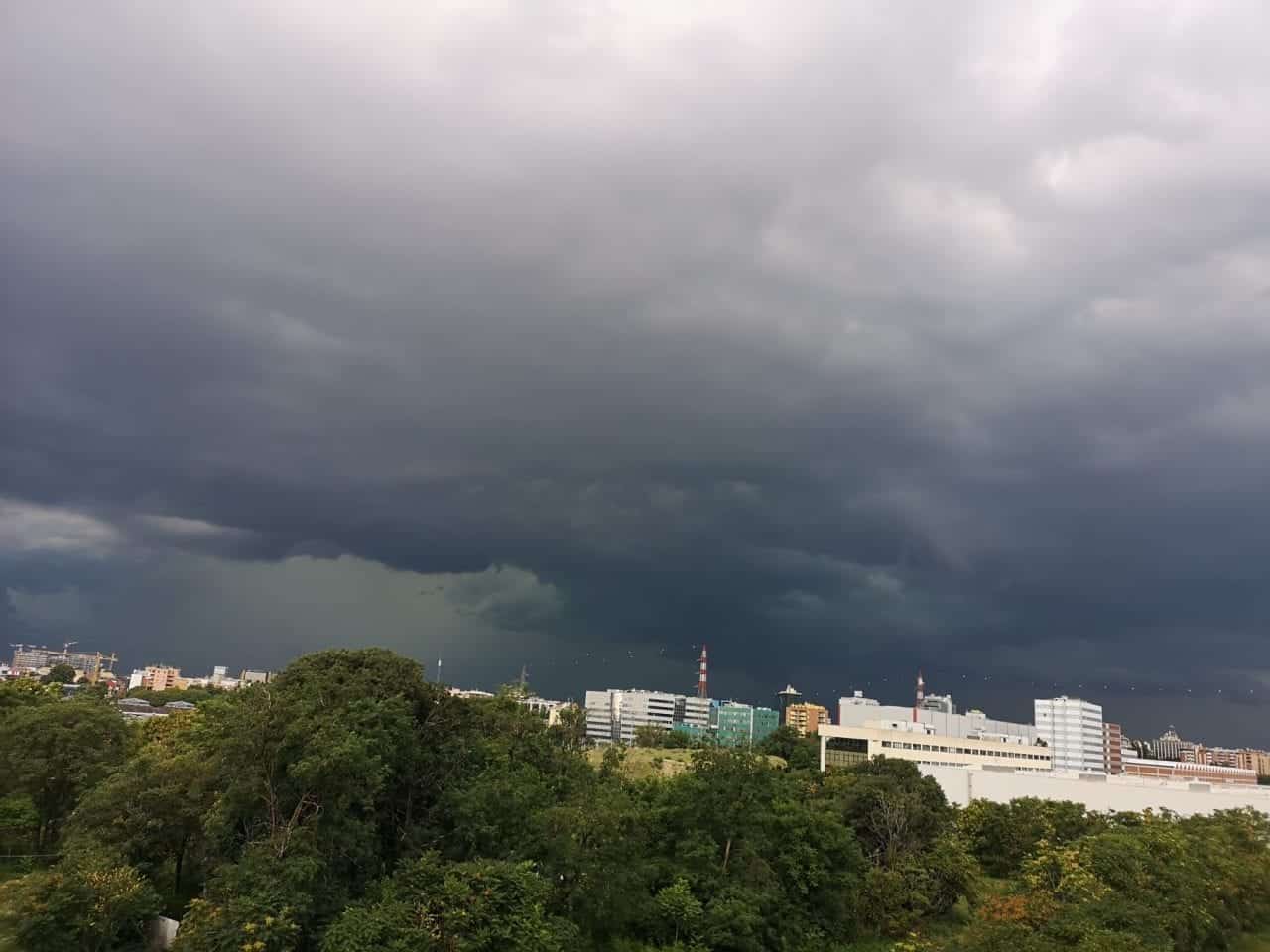 Diretta Meteo: temporale con grandine a Milano e quasi tutto il Nord e parte del Centro Italia. VIDEO LIVE