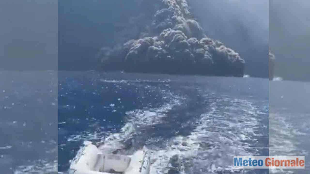 Stromboli torna la paura un anno dopo. FORTE ESPLOSIONE, il video