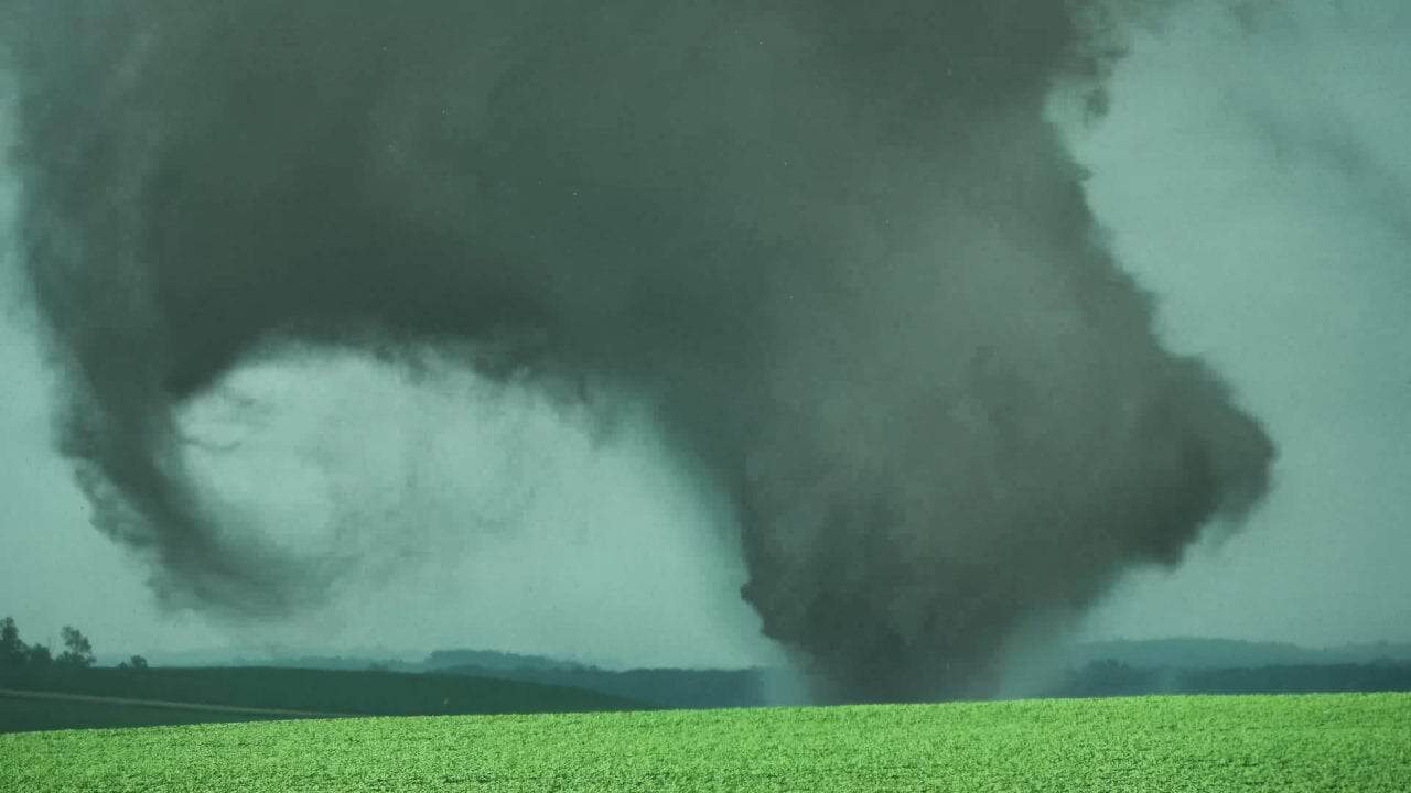 TORNADO in Minnesota, un morto e danni alle cascine: VIDEO da paura