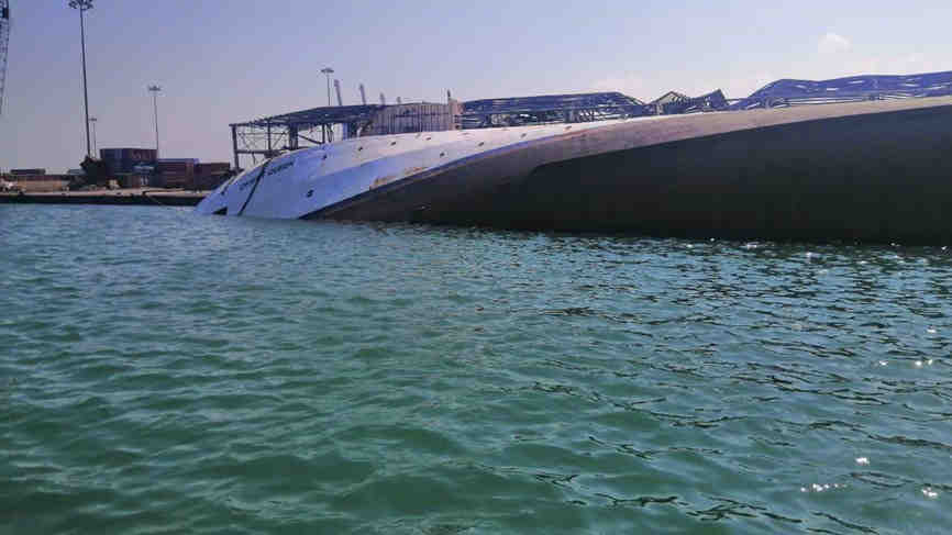 Beirut, il disastro visto dal Satellite 4 Orient Queen affondata