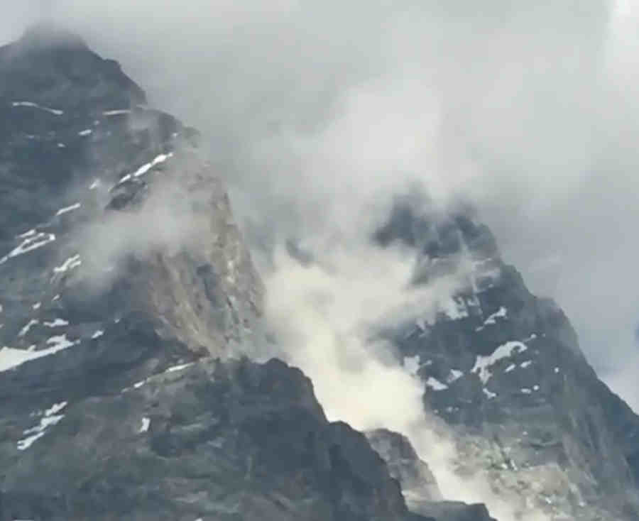 FRANA il versante italiano del Cervino, la causa sarebbe il TROPPO CALDO