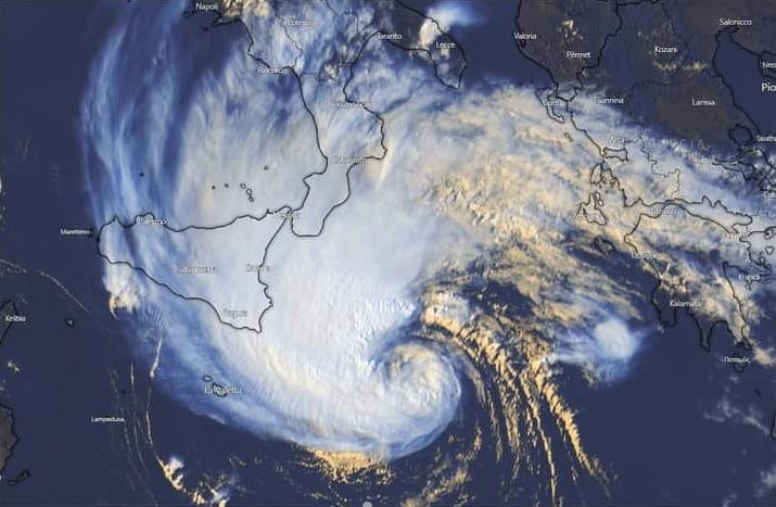 METEO, aggiornamenti sulla super TEMPESTA che minaccia di diventare URAGANO