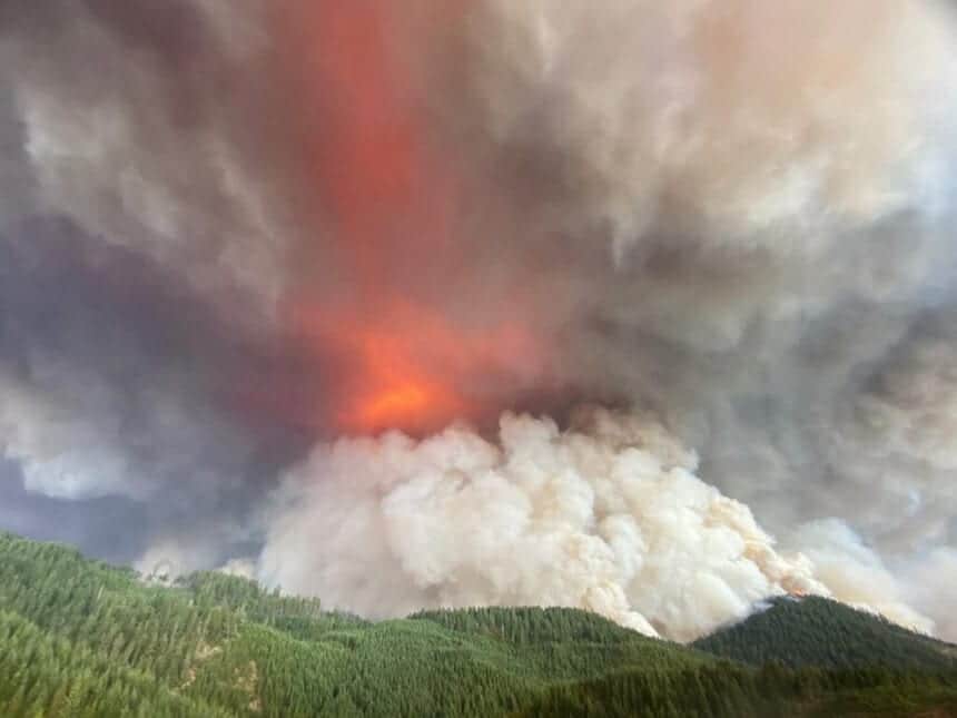 APOCALISSE DI FUOCO sull’ovest degli Stati Uniti, devastazione e vittime