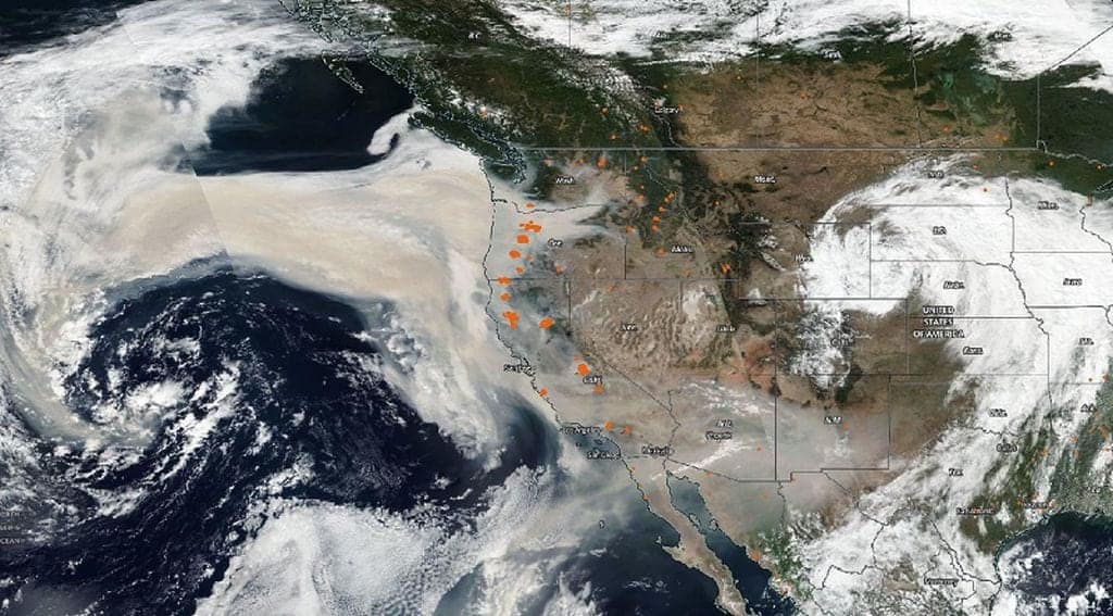Devastanti incendi degli USA, il fumo viaggia verso l’Europa