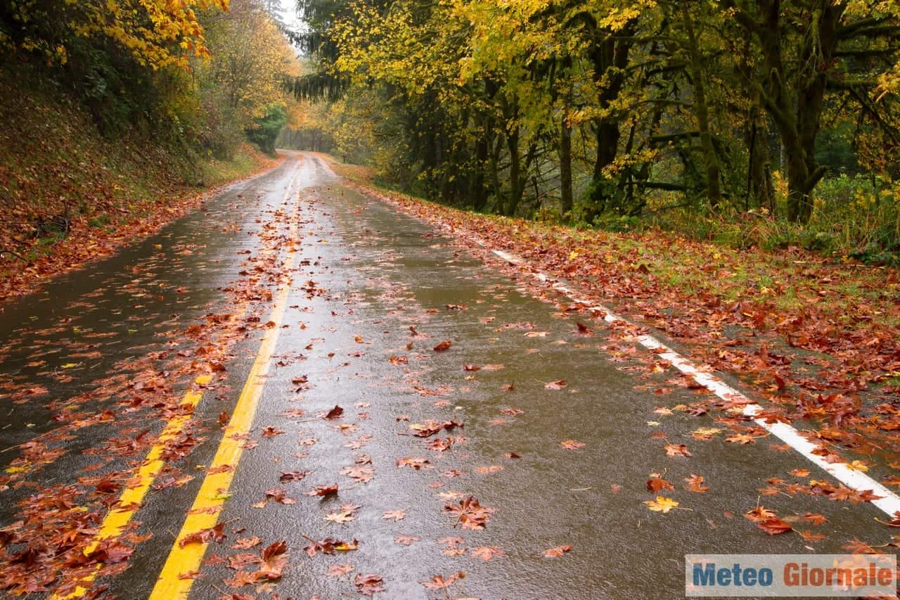 Cede l’anticiclone, meteo sempre più autunnale con viavai di perturbazioni