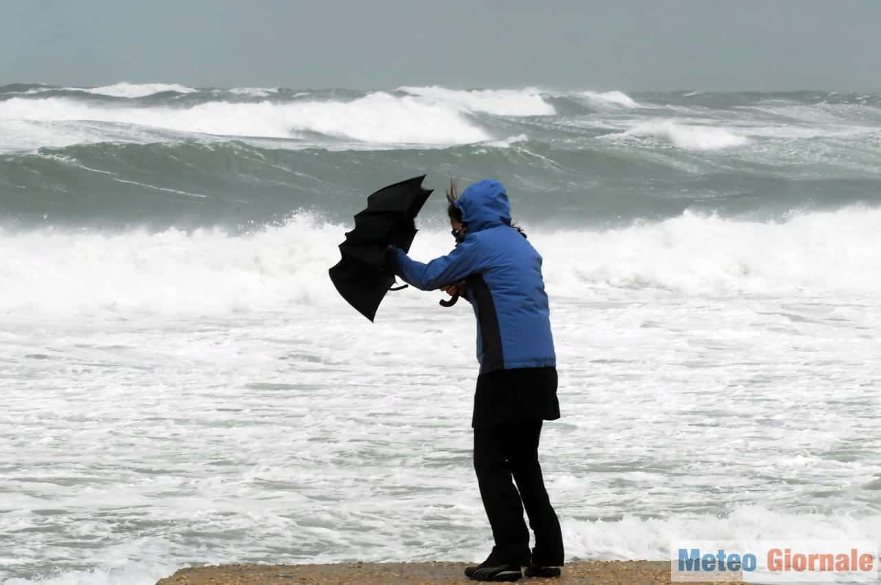 TEMPESTA di vento in arrivo e super mareggiate. Acqua alta a Venezia