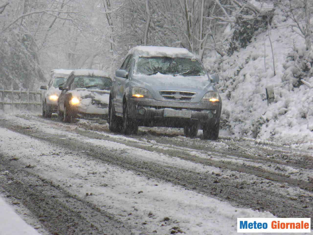 Neve a larghe falde in alcune aree montuose, a quote anche sotto i 1000 metri