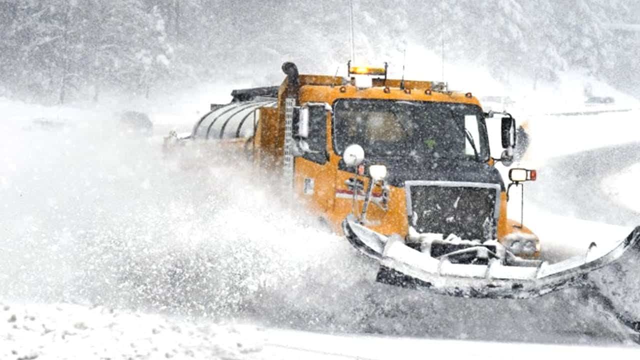 California, esagerate tempeste di neve in atto. Video