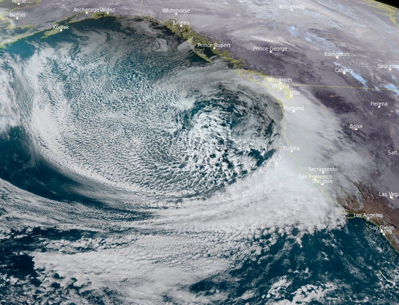 Esagerata Tempesta in California, 1 milione. Blizzard di Neve. Alluvioni con valanghe di fango