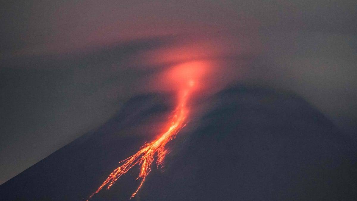 Vulcano Merapi in eruzione, fa paura. E’ uno dei più temuti al mondo