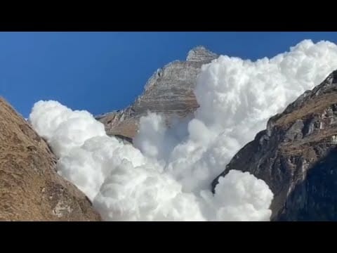 Spettacolare immane valanga nell’Everest: video