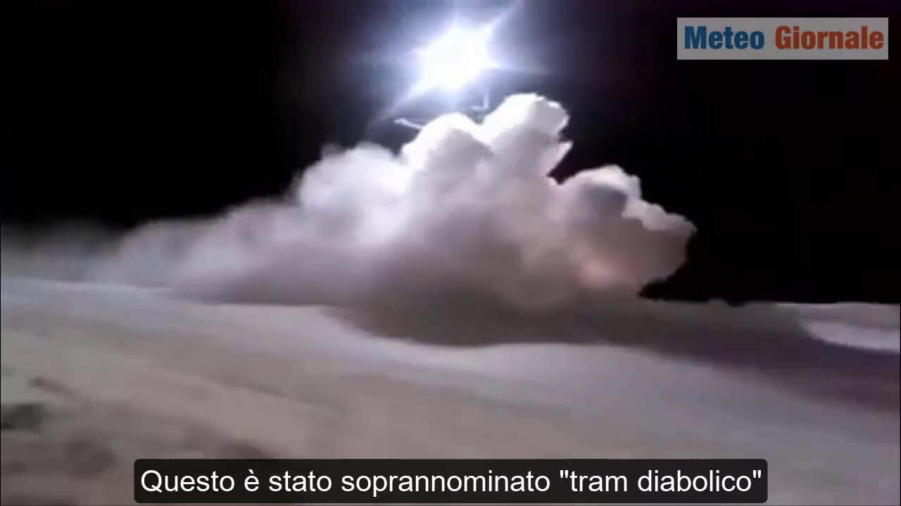Tram diabolico entrato al lavoro dopo la super tempesta di neve