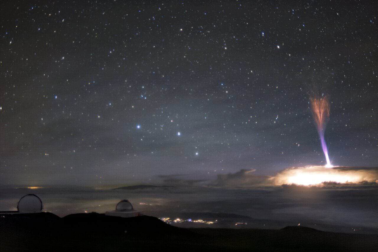 Spettri rossi e getti blu: lo spettacolo dei fulmini al telescopio