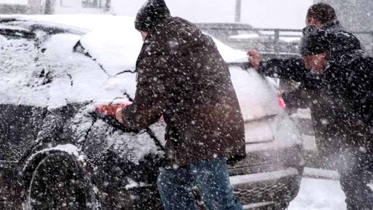 Mosca, gelo record e neve. Ondata di gelo, la notte più fredda da 70 anni