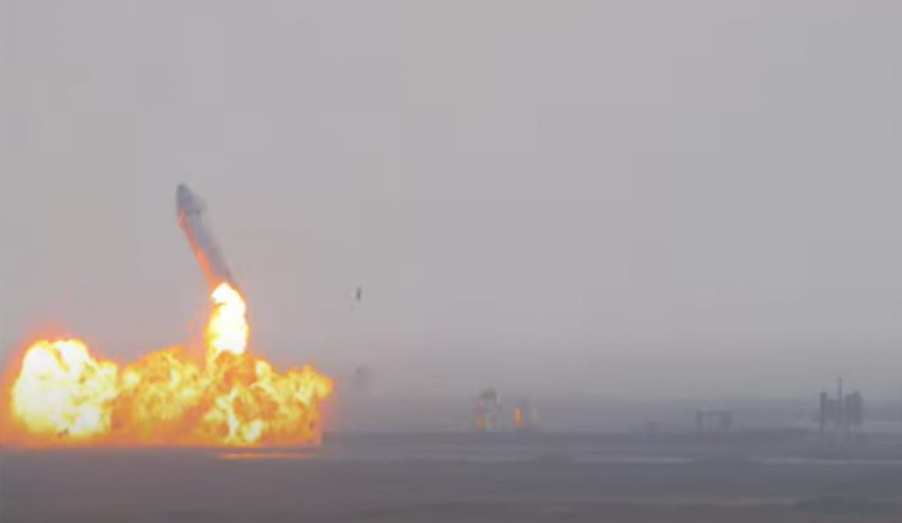 Space X finisce male, atterra ed esplode. Non c’è due senza tre