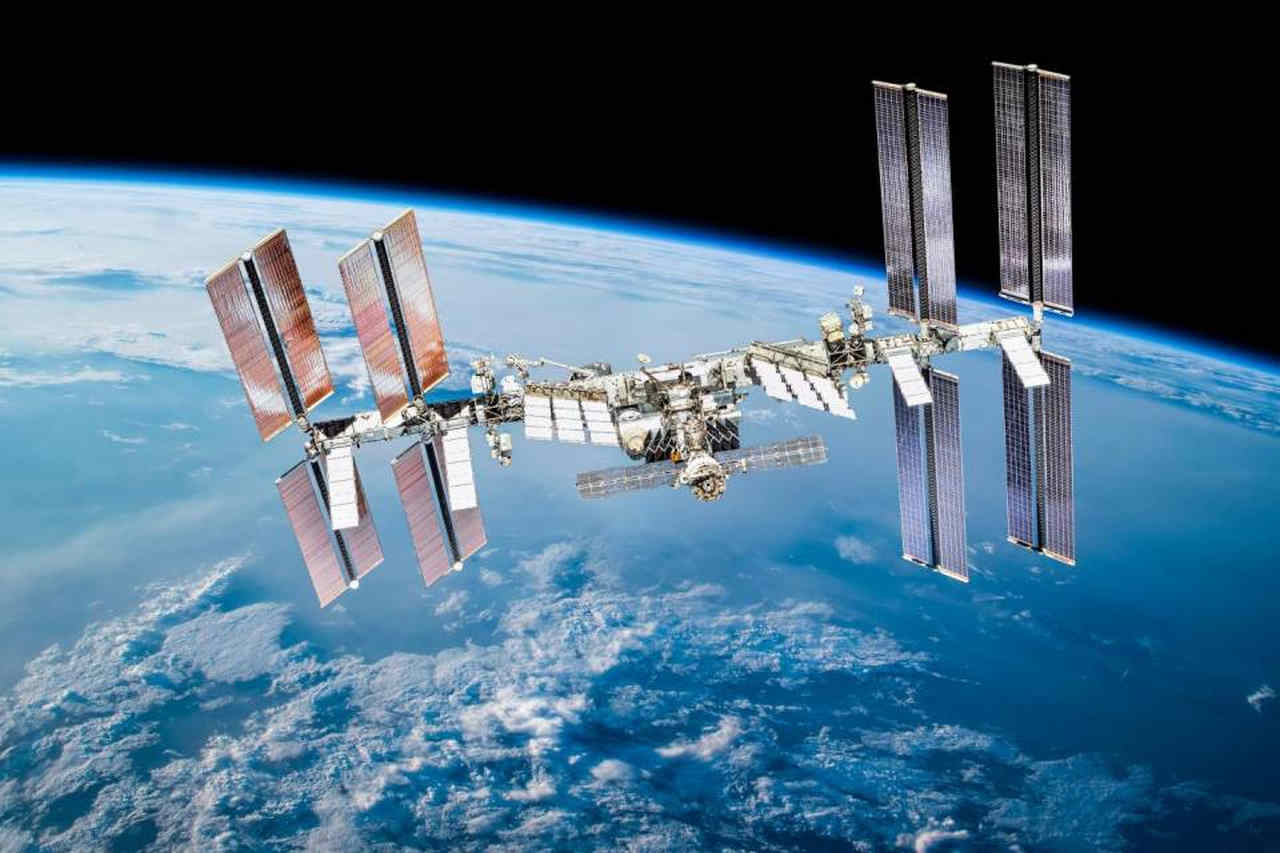 Stazione ISS scarica un enorme quantità di rifiuti: il video