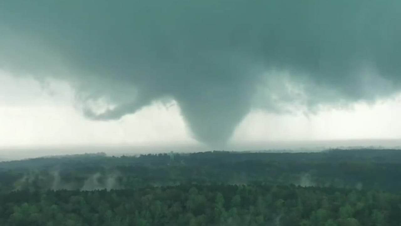 Veduta di uno dei tornado che ha sconvolto l'Alabama