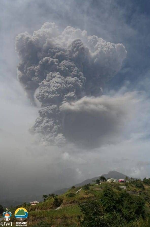 CARAIBI, nuova esplosione vulcanica con nubi piroclastiche