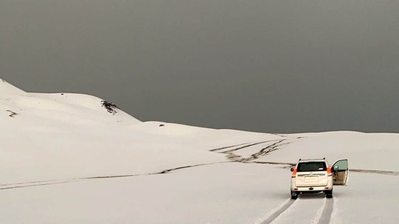 Arabia Saudita, grandine nel deserto! Tutto incredibilmente bianco