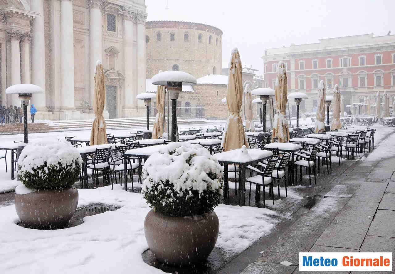 Val Padana sotto bufera di neve in pieno aprile. Il ripertesi di un evento meteo