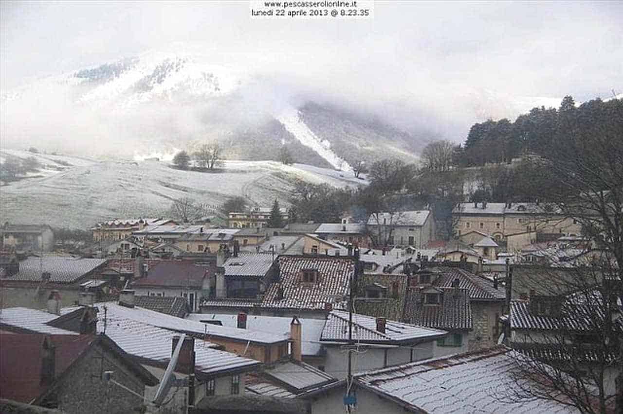 Fine Aprile con freddo e neve