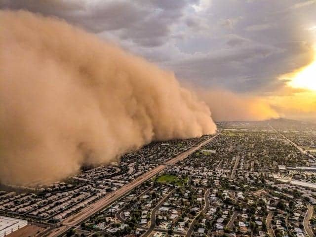 Dubai, ecco una tempesta di sabbia di incredibile forza. Video Meteo