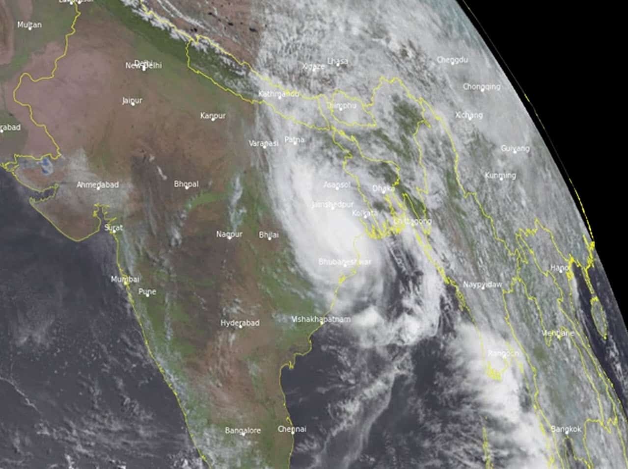 Devastante uragano in India, il mare si è sollevato di 3 metri