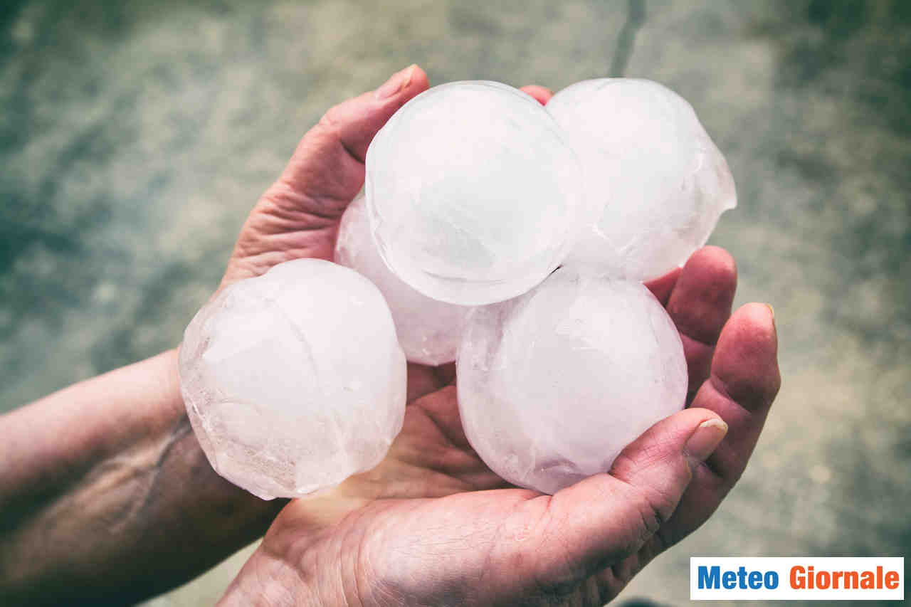 METEO GRANDINE fenomeno sempre più frequente in Italia, con GROSSI chicchi