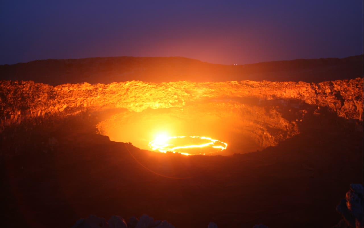 Esplosione di un vulcano di fango nel Mar Caspio, Azerbaigian