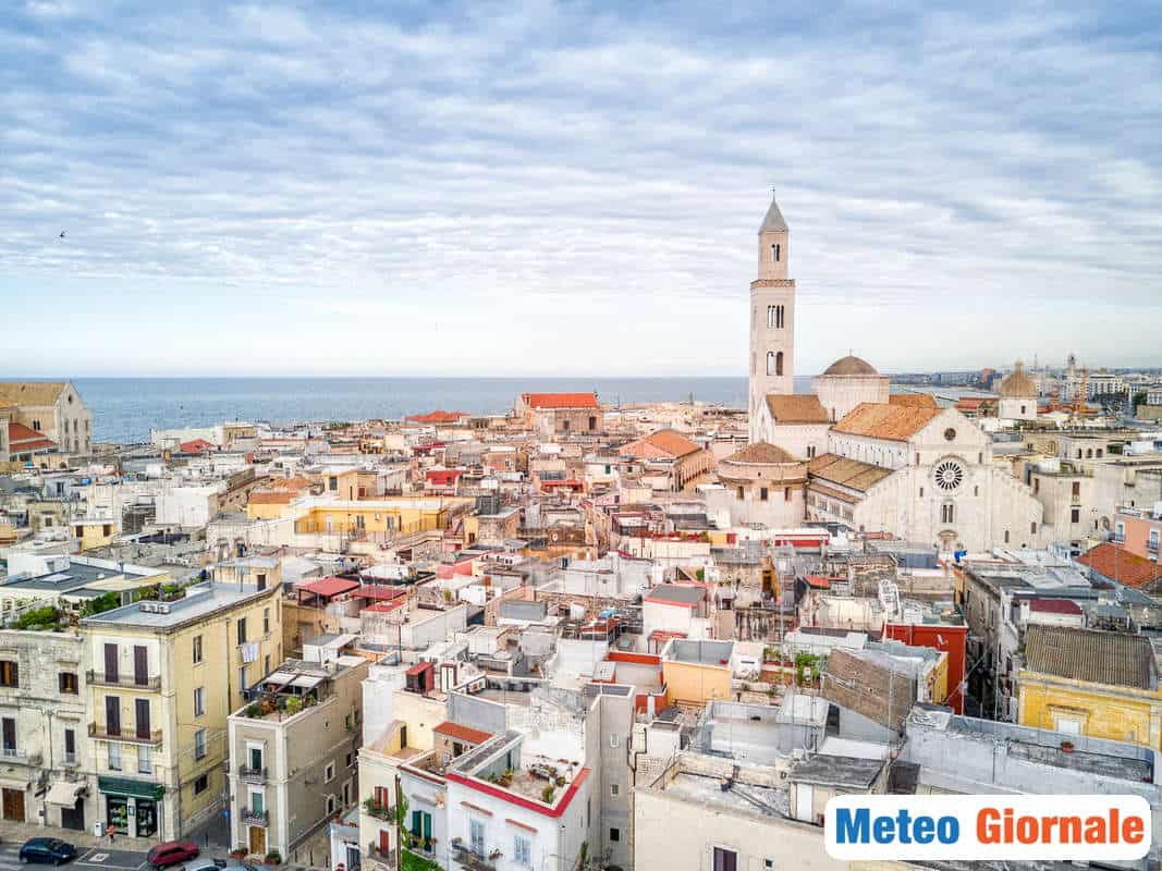 Meteo BARI caldo estivo. Forse temporali nel fine settimana