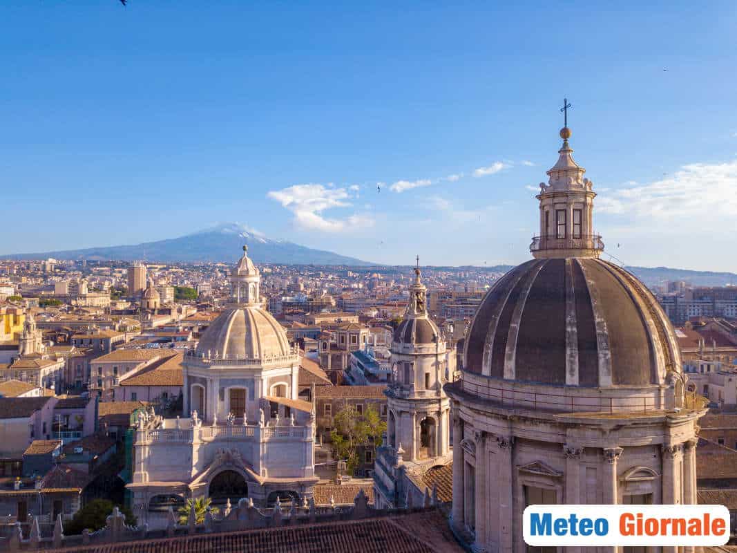 Meteo CATANIA: bel tempo il caldo estivo. Fine settimana a rischio temporale