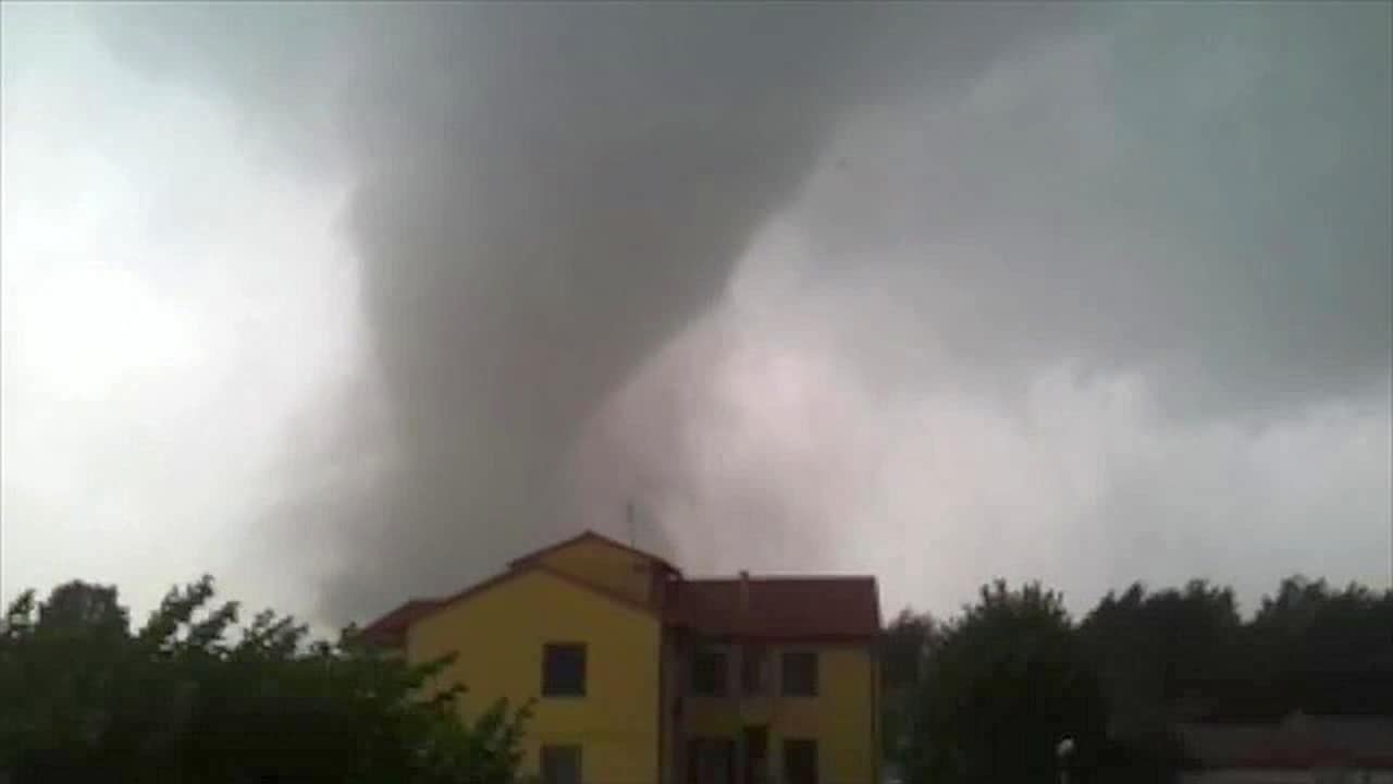 TORNADO DEVASTANTE dell’8 luglio 2015. Uno degli eventi meteo più estremi