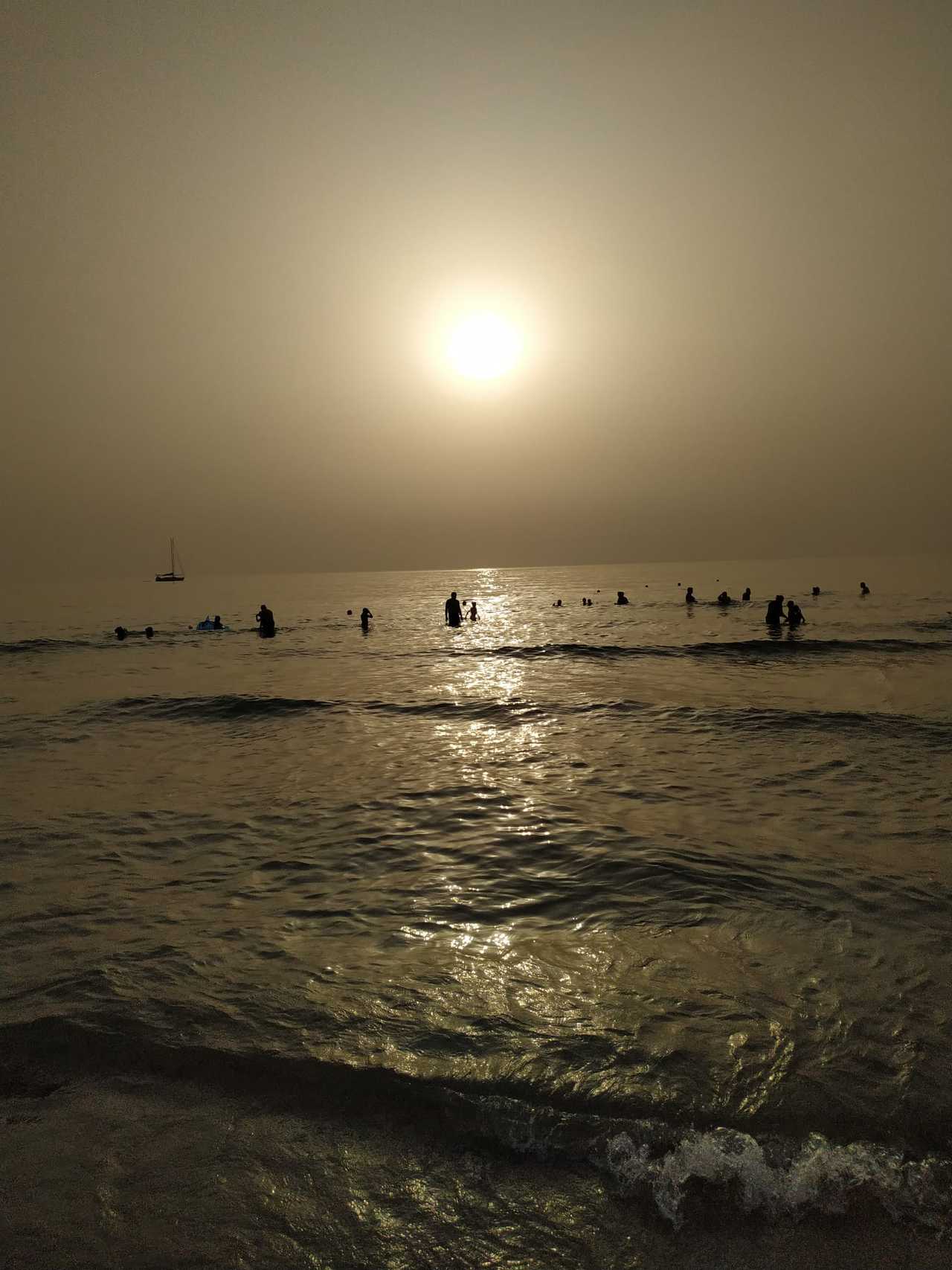 Meteo, mezza Italia sotto una cappa di tonnellate si sabbia del Sahara