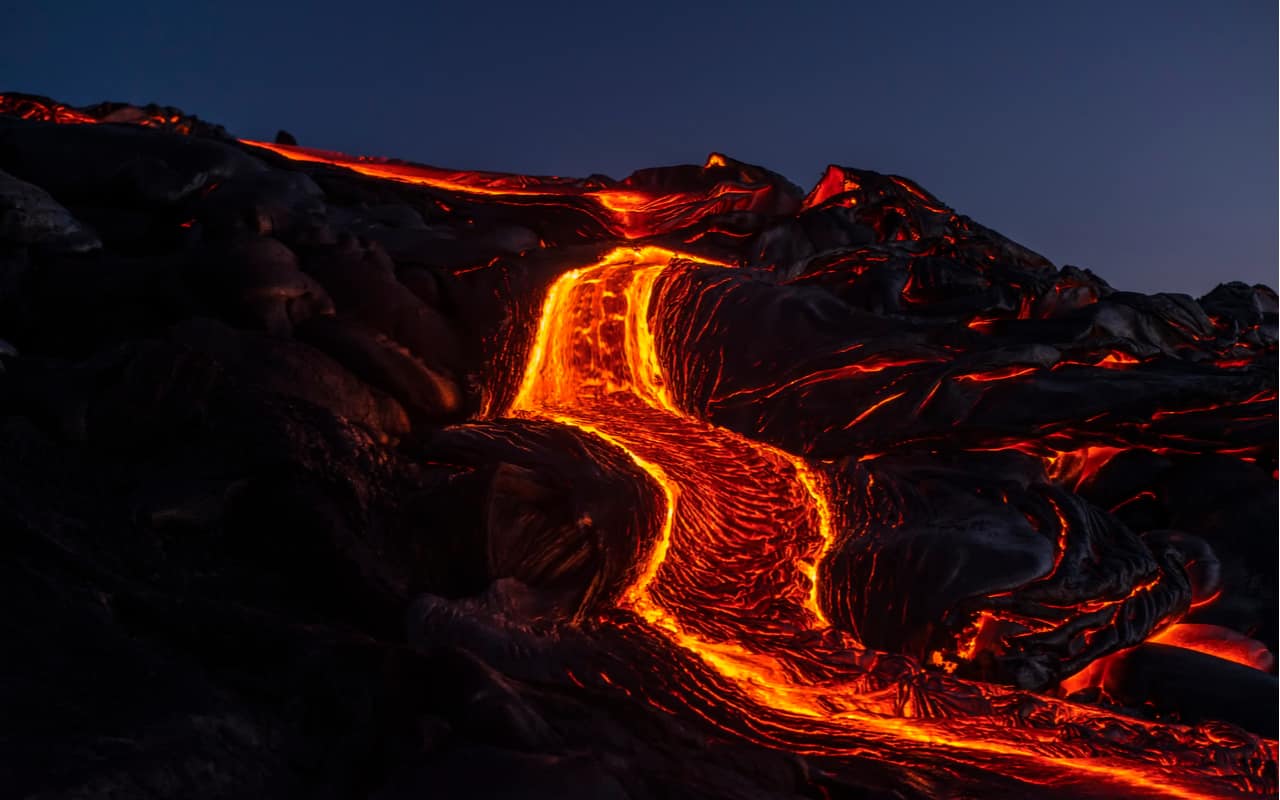 Nubi tossiche nelle Isole Canarie: la lava del vulcano raggiunge il mare. Evacuazioni
