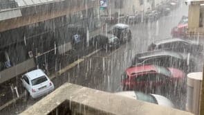 Temporale con pioggia monsonica a Milano. Video meteo