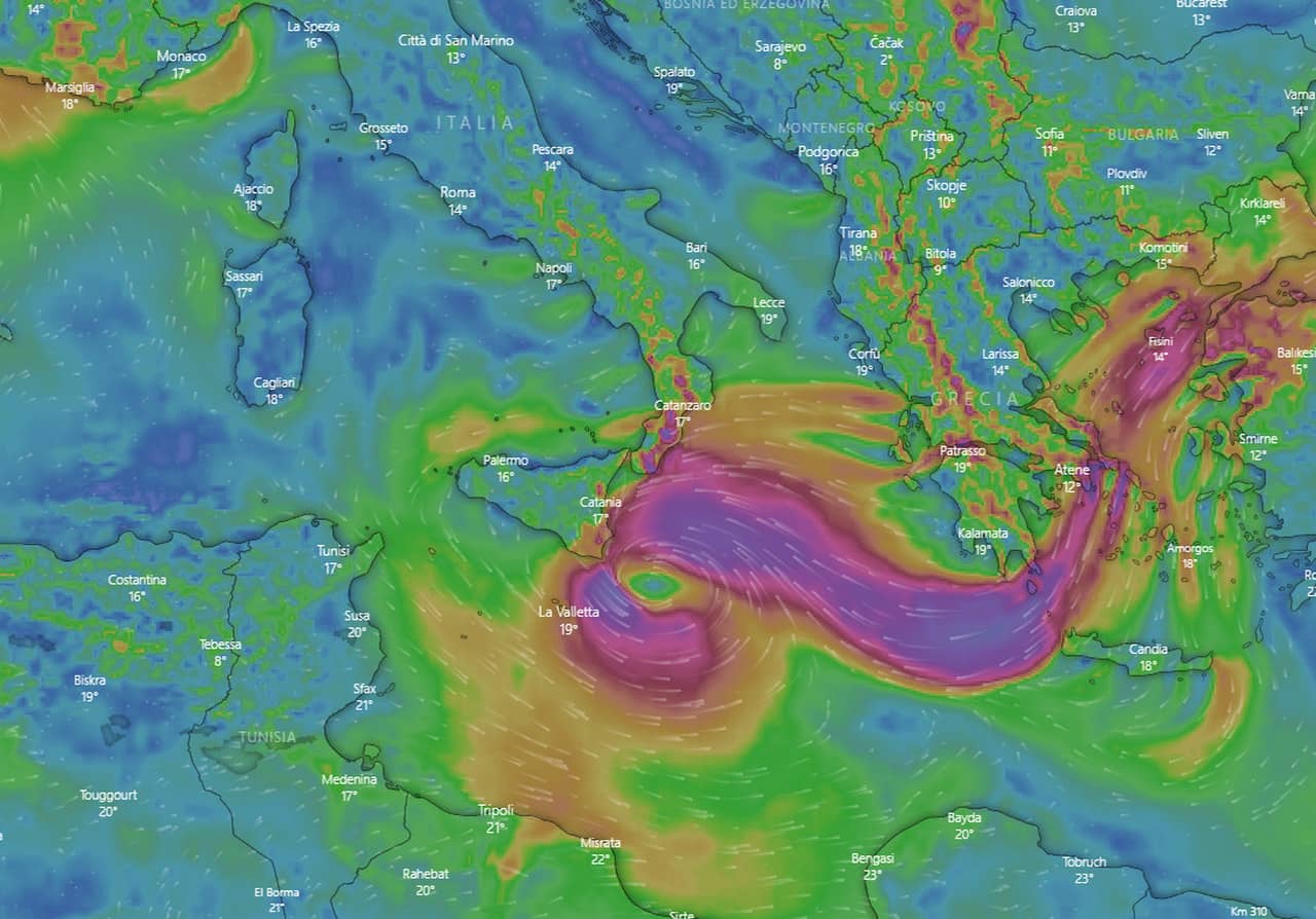 La burrasca ciclonica nei pressi della Sicilia