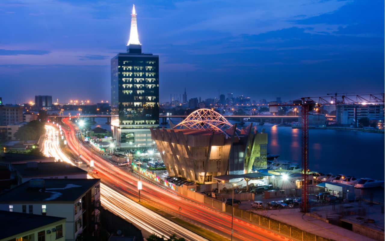 La metropoli più grande e ricca dell’Africa sta affondando