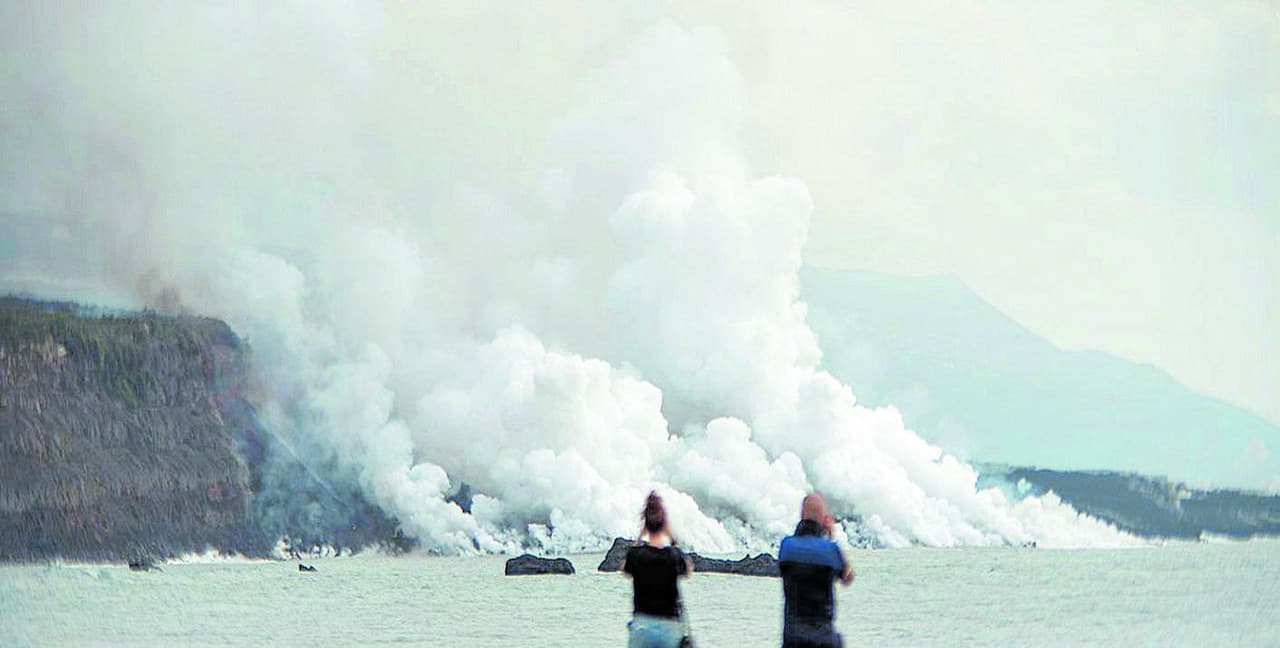 Incontro della LAVA con l’OCEANO. Vulcano Canarie inarrestabile. VIDEO